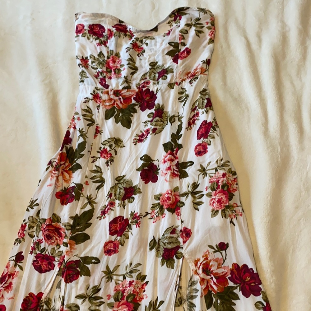 Super cute floral two slit off the shoulder dress one sleeve is ripped.worn once